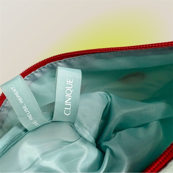 Clinique x Kate Spade New York Cosmetic Bag – Red Lip Print Cosmetic Bag - Picture 5 of 5